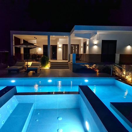 Luxury Villa Anemone With Private Pool Pasztída Kültér fotó