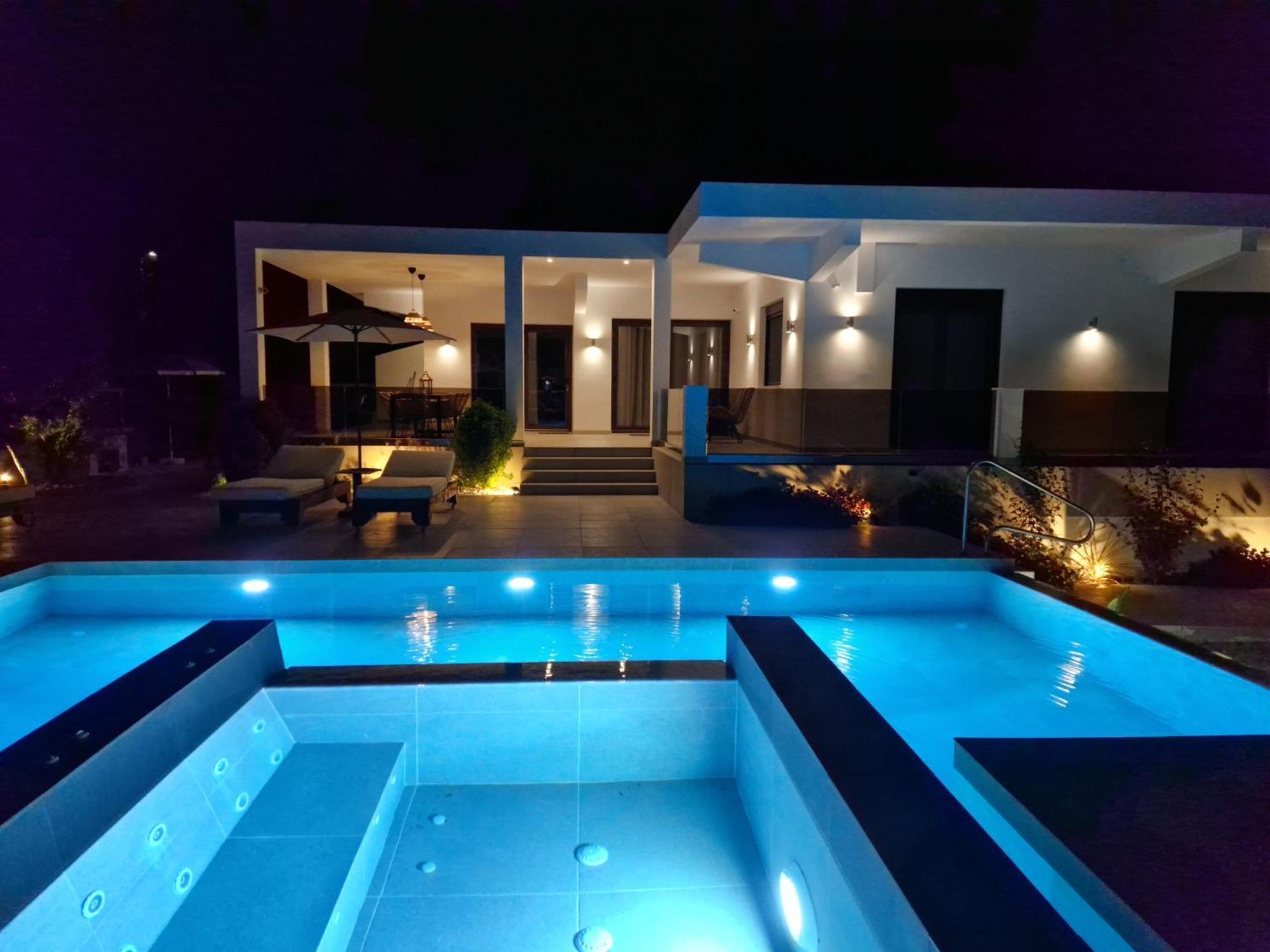 Luxury Villa Anemone With Private Pool Pasztída Kültér fotó